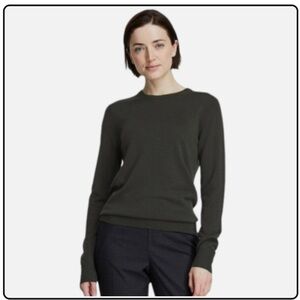 Uniqlo Merino Crew Neck Sweater in Sage Green Size Small